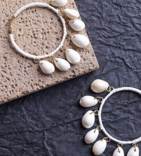 Exquisite Cowrie Shell Metal Hoop Earrings
